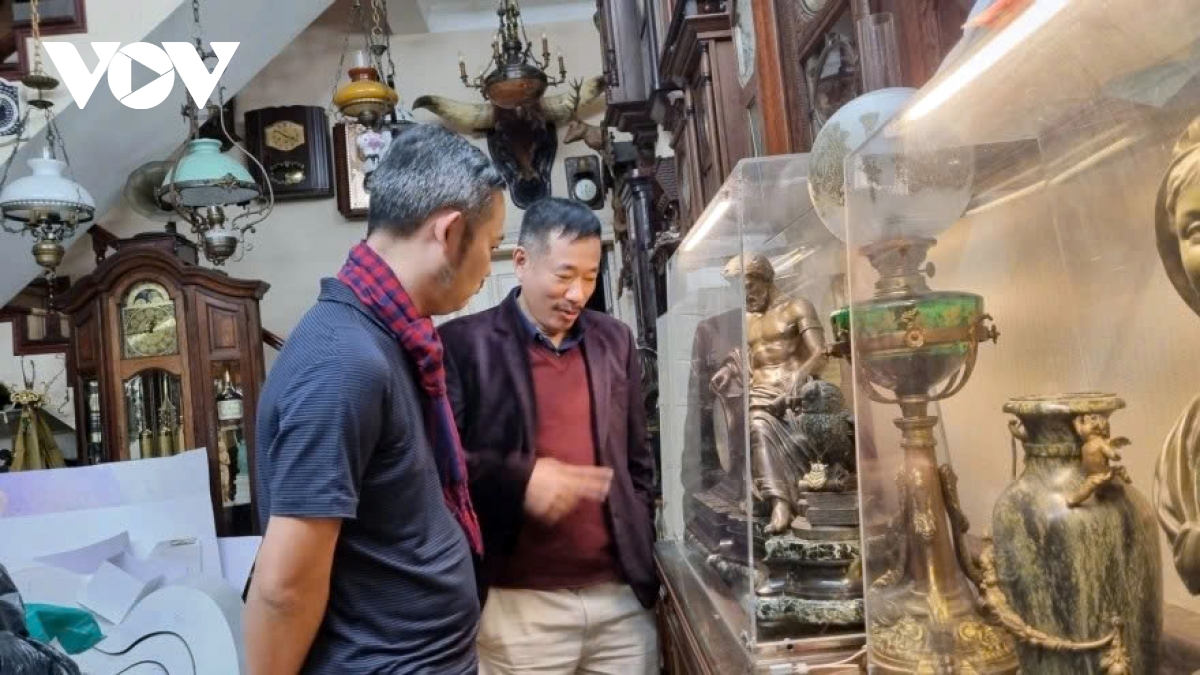 Keeping time alive: Genuine passion for vintage mechanical clocks